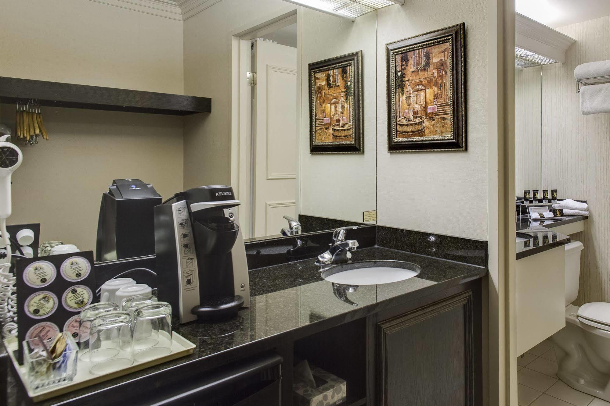 Black Knight Inn Red Deer Dış mekan fotoğraf